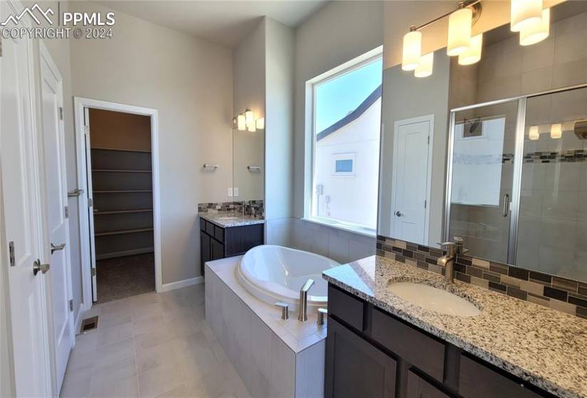 Plush 5-piece bathroom with separate vanities and soaking tub!