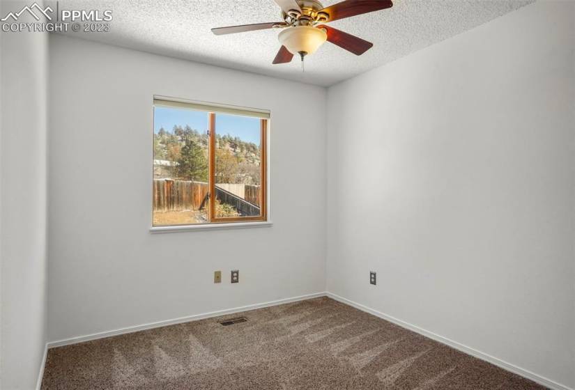 Third bedroom - use as a bedroom or home office!