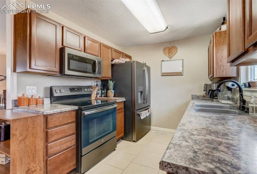 All appliances in the kitchen are included!