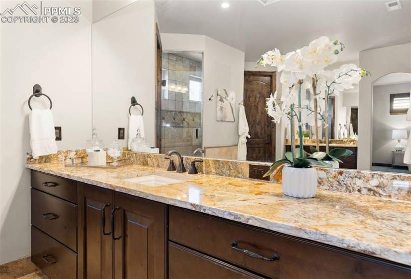 Granite Counters & Travertine Floors