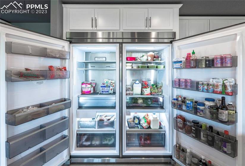 Look at this wonderful built-in fridge/freezer! Brand new for you.