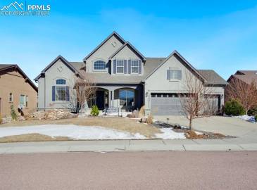 Curb appeal & Front Range Views in the heart of Flying Horse