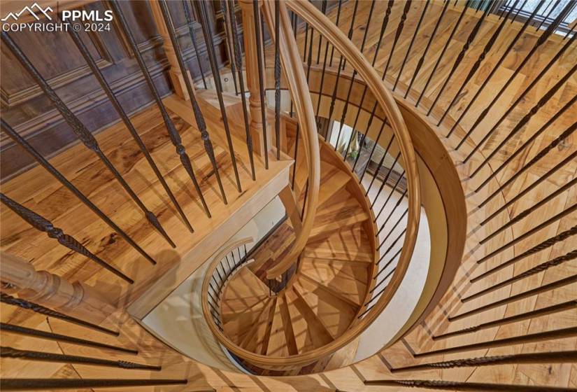 Stunning circular staircase