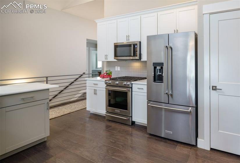 gourmet kitchen with upgraded stainless appliances and pantry