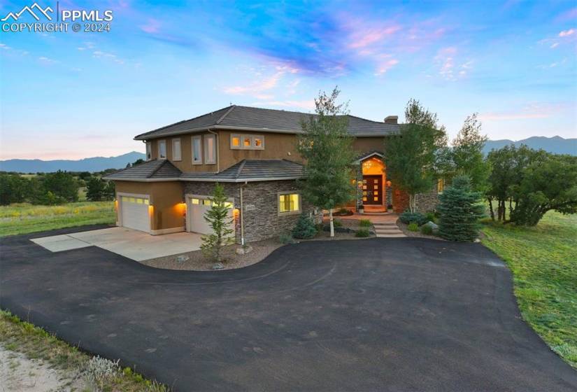 On 5 acres with huge Pikes Peak views