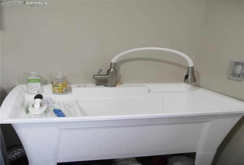 New deep tub laundry sink