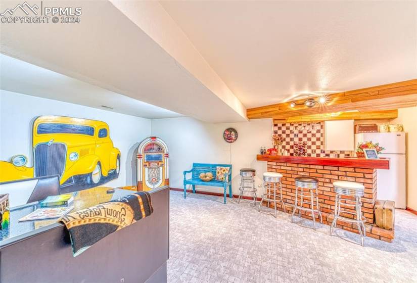 Playroom with indoor bar and light carpet