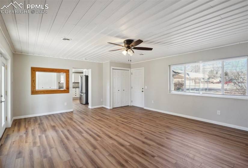 Spare room with hardwood / wood-style floors, ceiling fan, and ornamental molding