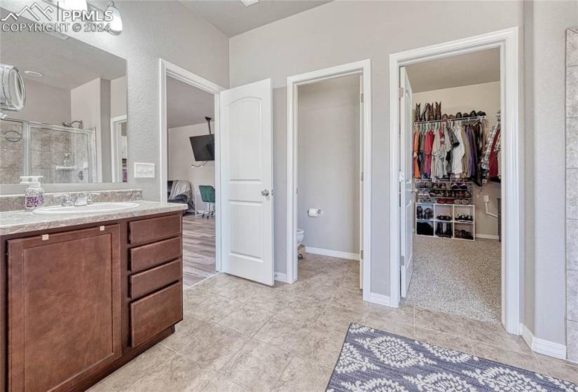 2nd 5 PC Master Bath with Large Walk-in Closet!