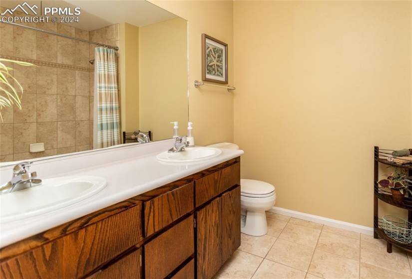 Upper Level Bathroom services Bedrooms 2 and 3