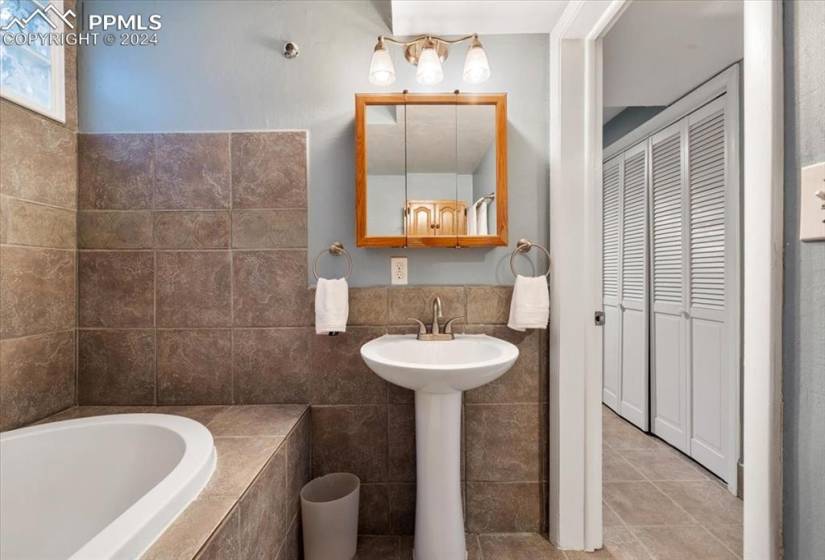 Take a soak and freshen up. This lower-level bathroom is spacious and relaxing.