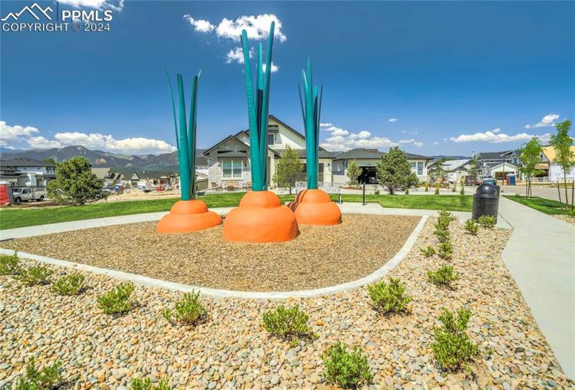 Live an Active Lifestyleor Relax Reconnectwith Nature |Approximately 25 Acresof Parks and TrailsNearby withApproximately 135Acres of Nature/WildlifePreserve Open SpacesBordered by CenturyOld Pines & MajesticViews