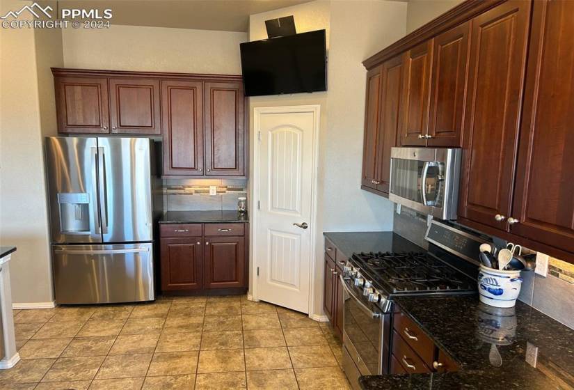 Kitchen w/ pantry and Stainless steel appliances