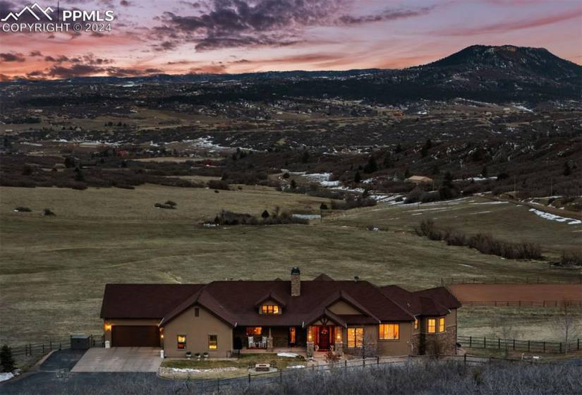 At dawn, the property becomes the stage for a breathtaking spectacle, a roaming herd of over 75 elk