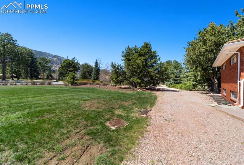 View of yard featuring a mountain view