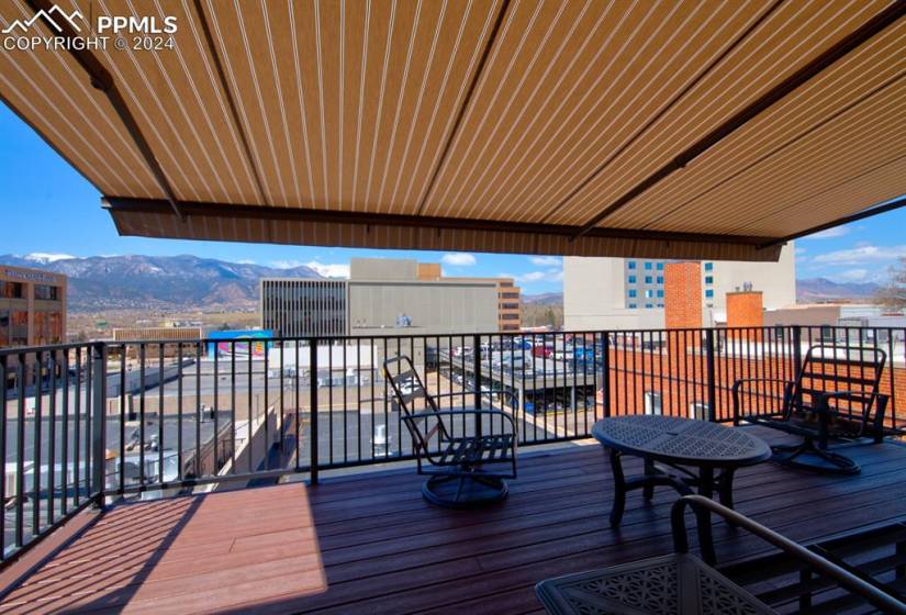 Deck with mountain views. Electric.retractable awning with remote control.