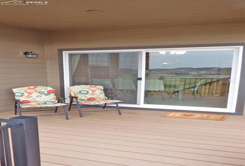 Deck with composite decking