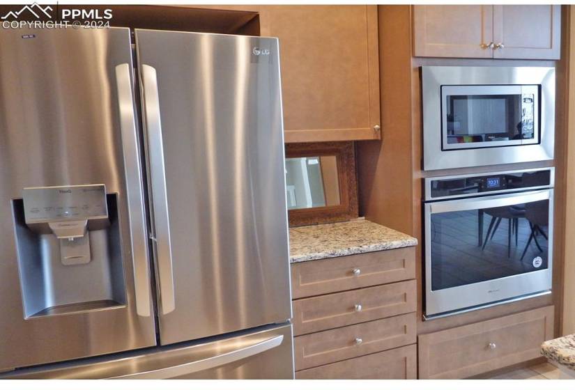 Stainless Steel Appliances, Double Oven/Microwave Combo