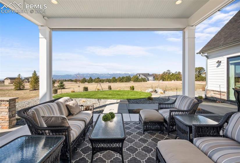 View of terrace featuring an outdoor living space