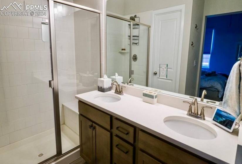 Bathroom with an enclosed shower and double sink vanity