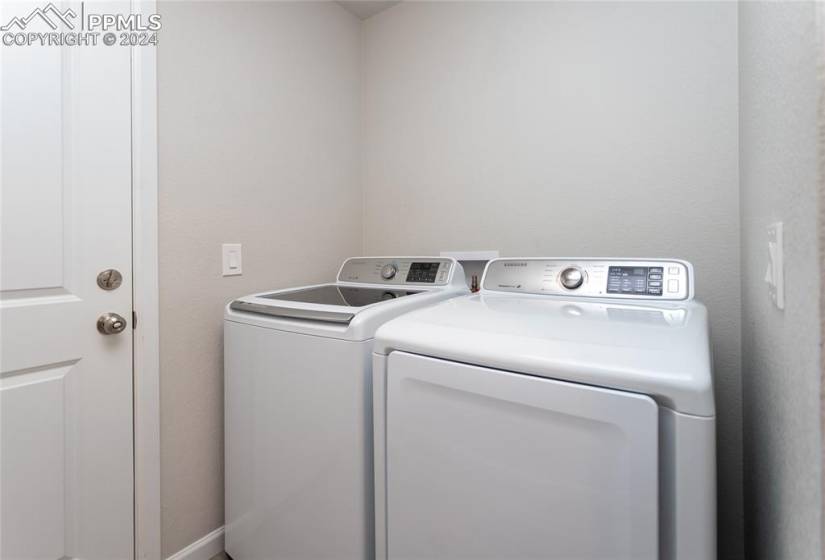 Laundry Area - Washer & Dryer Stay