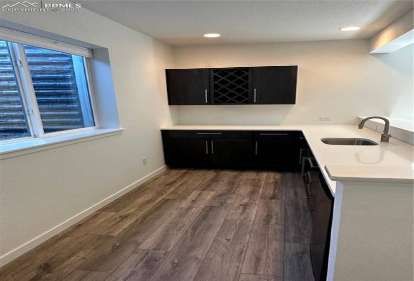 Wet bar with LVP in basement