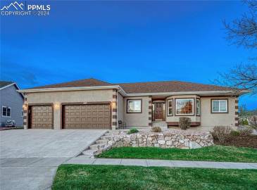 Excellent location! Pristine stucco D20 rancher in Charter Greens.