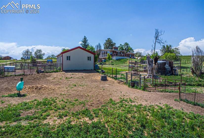 View of yard featuring an outdoor structure and a rural view