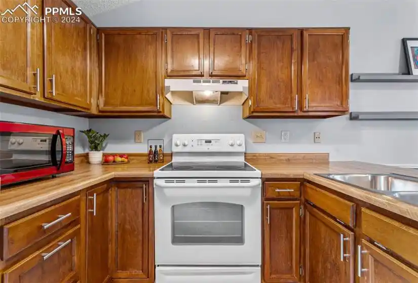 1644 Maitland Court Colorado Springs, Colorado 80919, 2 Bedrooms Bedrooms, ,1 BathroomBathrooms,Residential,For Sale,Maitland,121326